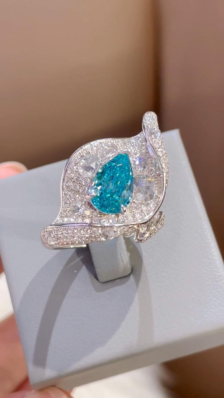 Aquamarine pear cut statement ring in s925 zircon