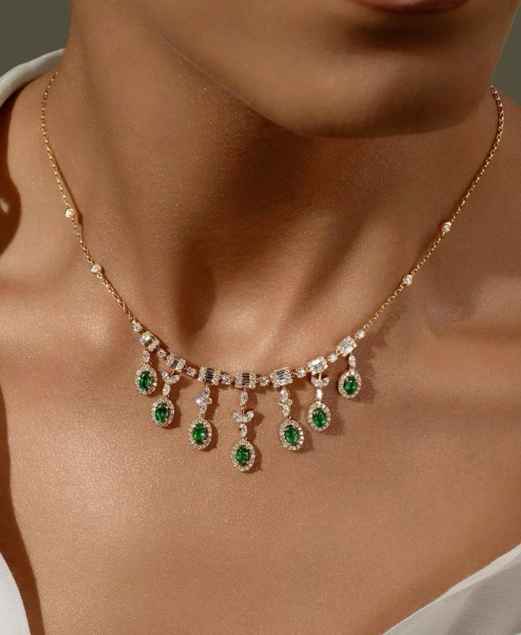 _Emerald Elegance – Oval Green Gemstone Necklace with Diamond Accents_