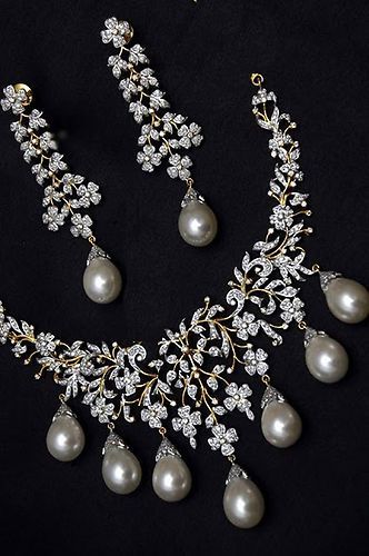 D&J Imperial Pearl Blossom Necklace Set – Luxury Crystal Bridal Collection