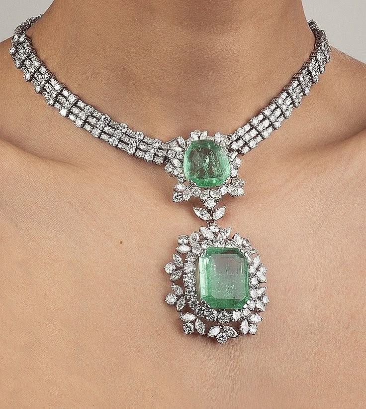 Sold at Auction_ Necklace in platinum with detachable center in two pieces, P_97g (1)