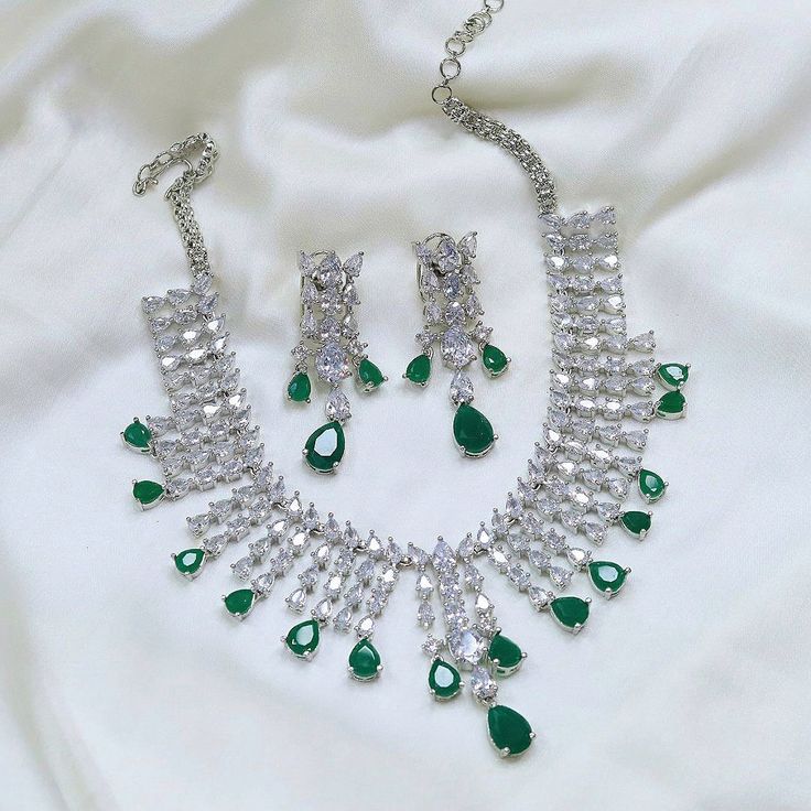 🌸 “Unveiling elegance with every detail – discover our Statement Necklace Collection… ✨__#statement #jewelry #jewelryshop